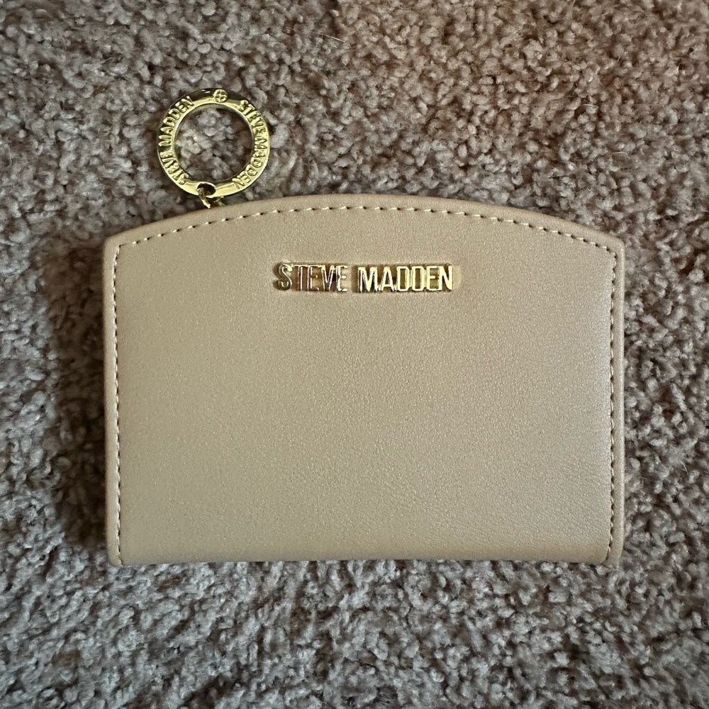 Never used Steve Madden Beige wallet Card Holder with Gold Logo